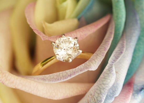 Diamant solitaire or jaune